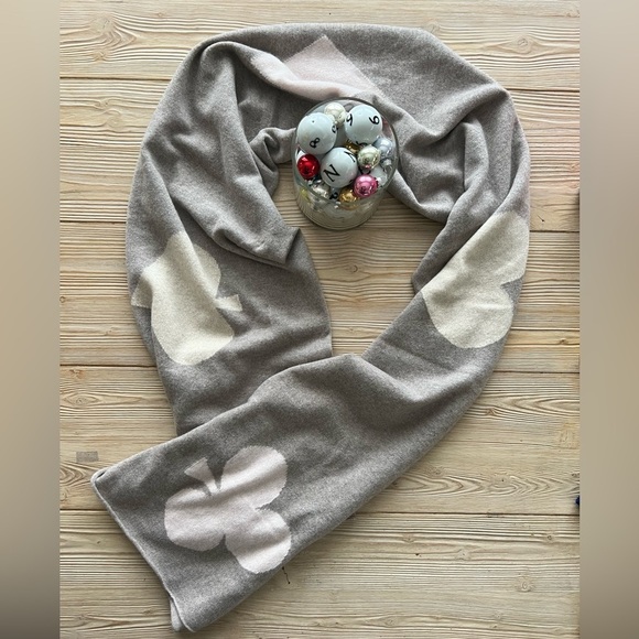 The Cashmere Project 100% Cashmere Oversized Wrap | Heart & Club  | Gift - Picture 2 of 2